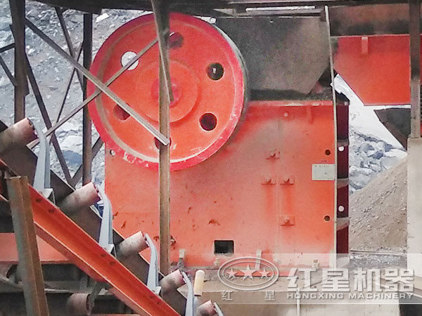 河卵石破碎生產線現(xiàn)場圖片1 河卵石破碎生產線現(xiàn)場圖片1