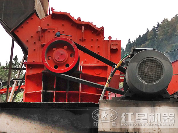 河卵石破碎生產線現(xiàn)場圖片2 河卵石破碎生產線現(xiàn)場圖片2