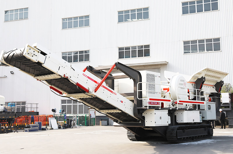 客戶參觀:液壓驅動履帶式移動破碎站-全剛性船型結構,穩定效能高 客戶參觀:液壓驅動履帶式移動破碎站-全剛性船型結構,穩定效能高