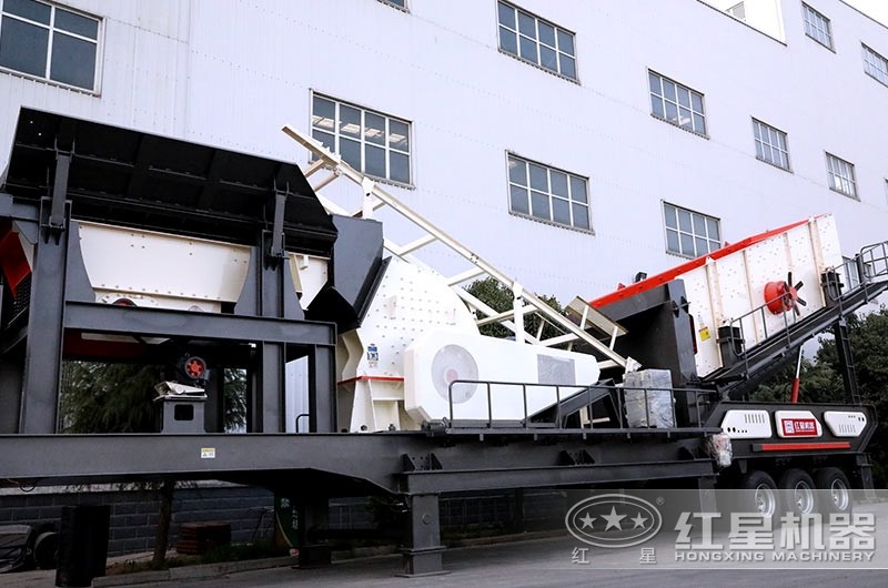 可流動(dòng)的全自動(dòng)錘式粉碎機(jī)配振動(dòng)篩，實(shí)現(xiàn)一次成型，篩分多種規(guī)格