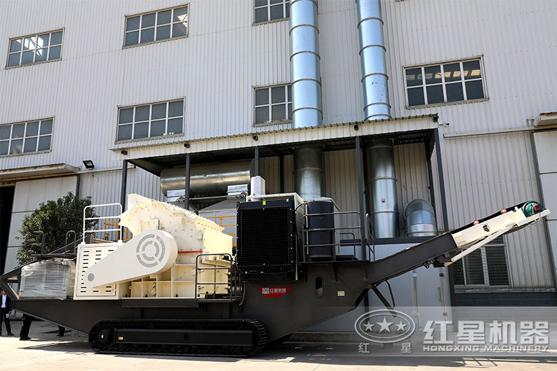 履帶移動磕石機，原地轉向，移動更靈活