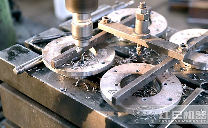 紅星出品，必出精品，匠心工藝打造高品質(zhì)、高性價比的大中型履帶移動破碎一體機 