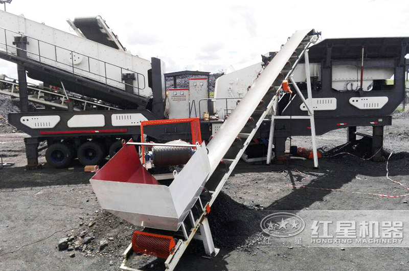 輪胎移動顎破機+輪胎移動反擊破，時產200噸石頭破碎生產線現場 