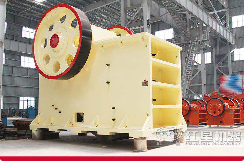 固定環(huán)保機(jī)制砂生產(chǎn)線設(shè)備粗碎:PE顎式破碎機(jī) 固定環(huán)保機(jī)制砂生產(chǎn)線設(shè)備粗碎:PE顎式破碎機(jī)