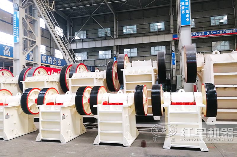 鄂式細(xì)破碎機(jī)廠區(qū)提供多種型號(hào) 鄂式細(xì)破碎機(jī)廠區(qū)提供多種型號(hào)