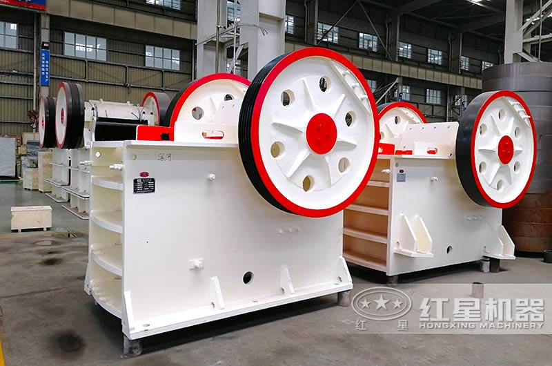 鄂式細(xì)破碎機(jī)實(shí)拍圖 鄂式細(xì)破碎機(jī)實(shí)拍圖