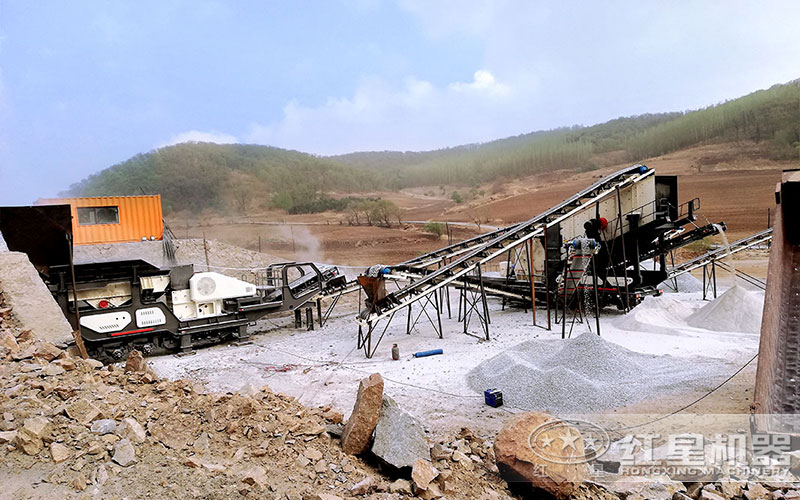 全套流動式破碎設備現(xiàn)場 全套流動式破碎設備現(xiàn)場