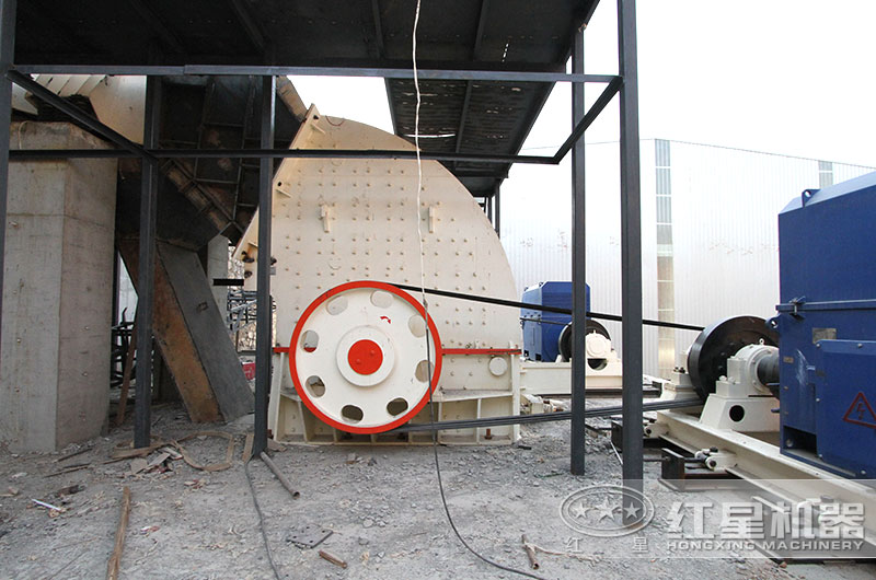 碎石場生產(chǎn)線,重錘式破碎機作業(yè)圖 碎石場生產(chǎn)線,重錘式破碎機作業(yè)圖