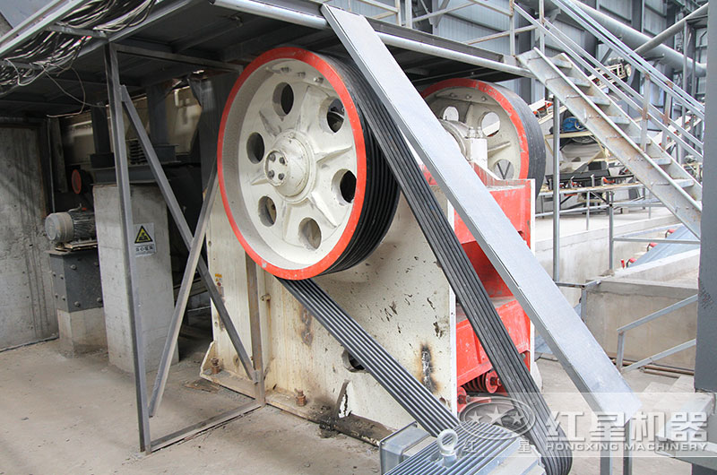 750×1060鄂破機(jī)工作現(xiàn)場(chǎng)實(shí)拍圖 750×1060鄂破機(jī)工作現(xiàn)場(chǎng)實(shí)拍圖