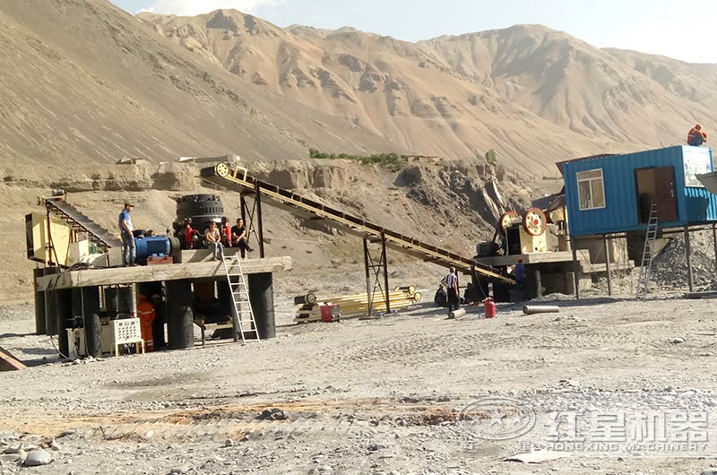 2400圓錐破碎機(jī)工作現(xiàn)場(chǎng)實(shí)拍圖 2400圓錐破碎機(jī)工作現(xiàn)場(chǎng)實(shí)拍圖