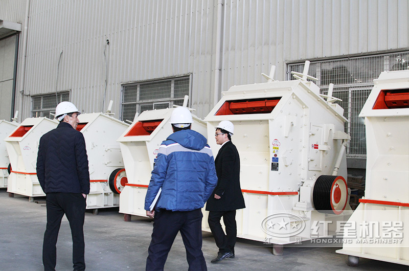 客戶來廠參觀青石碎石設備 客戶來廠參觀青石碎石設備