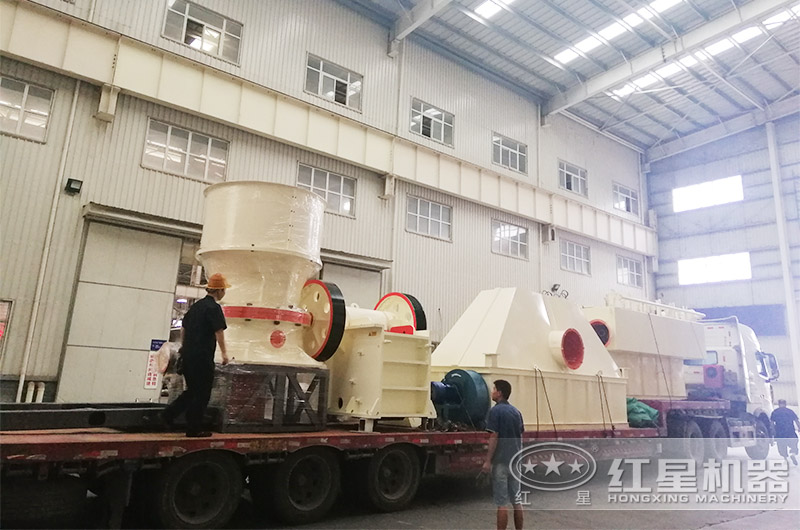 高料石子破碎機(jī)設(shè)備發(fā)貨現(xiàn)場(chǎng) 高料石子破碎機(jī)設(shè)備發(fā)貨現(xiàn)場(chǎng)