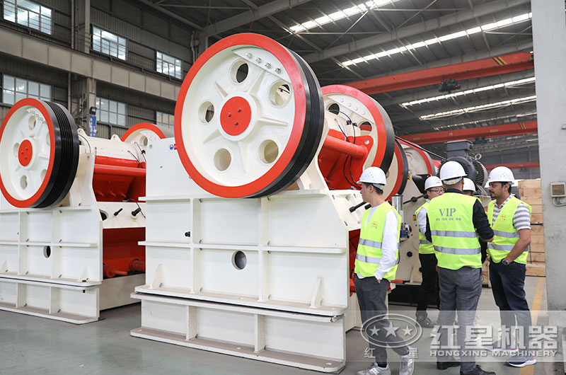 客戶來廠考察大型鄂破機(jī)設(shè)備 客戶來廠考察大型鄂破機(jī)設(shè)備