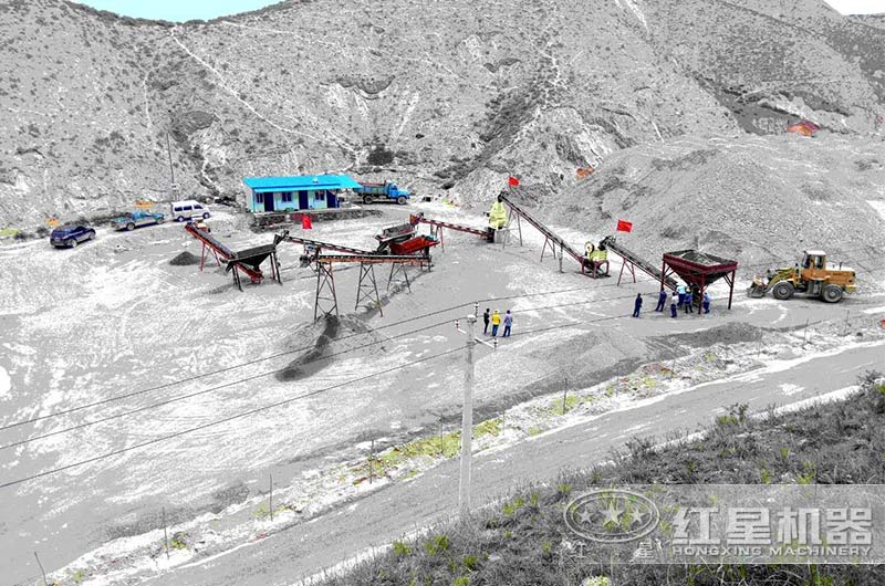 山石制砂加工現(xiàn)場 山石制砂加工現(xiàn)場