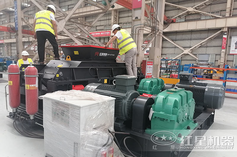 客戶來廠考察對輥機設備 客戶來廠考察對輥機設備