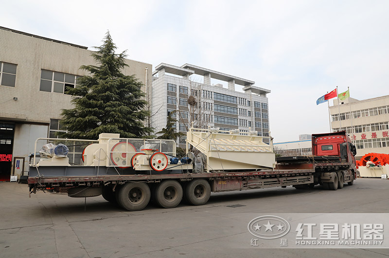 紅星對輥制砂機發(fā)貨現(xiàn)場 紅星對輥制砂機發(fā)貨現(xiàn)場