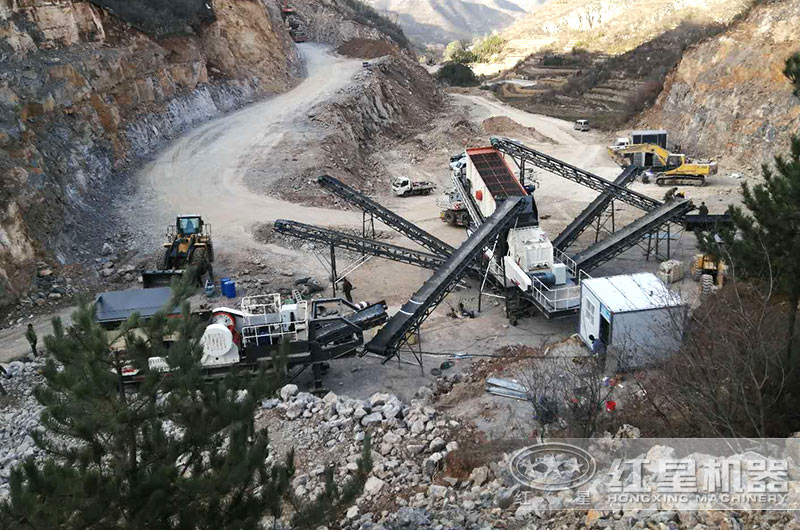 移動碎石機生產現(xiàn)場 移動碎石機生產現(xiàn)場