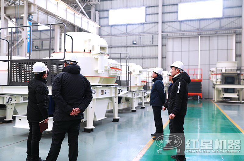 客戶來廠考察石頭制砂設(shè)備 客戶來廠考察石頭制砂設(shè)備