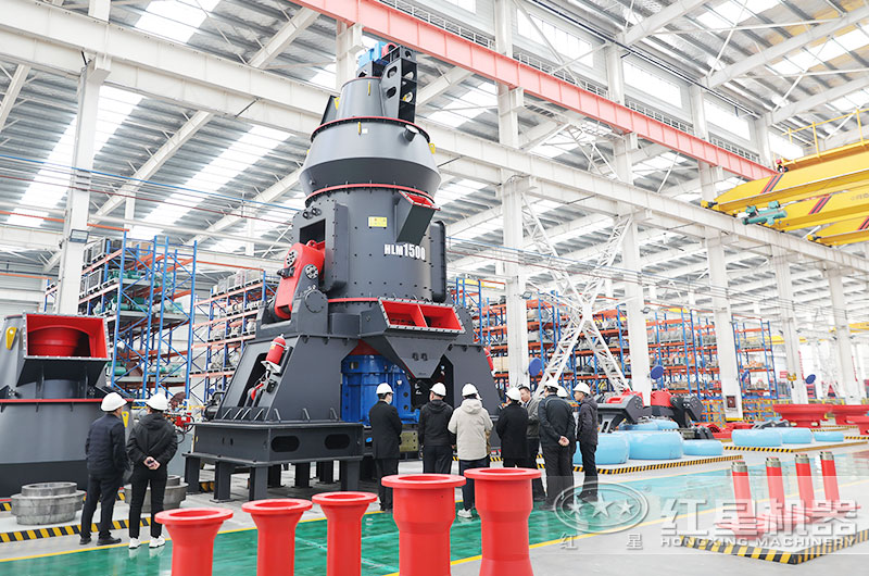 客戶來(lái)廠考察磨粉機(jī)設(shè)備 客戶來(lái)廠考察磨粉機(jī)設(shè)備